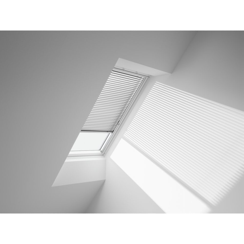 Velux Venetian Blind In Brushed Silver